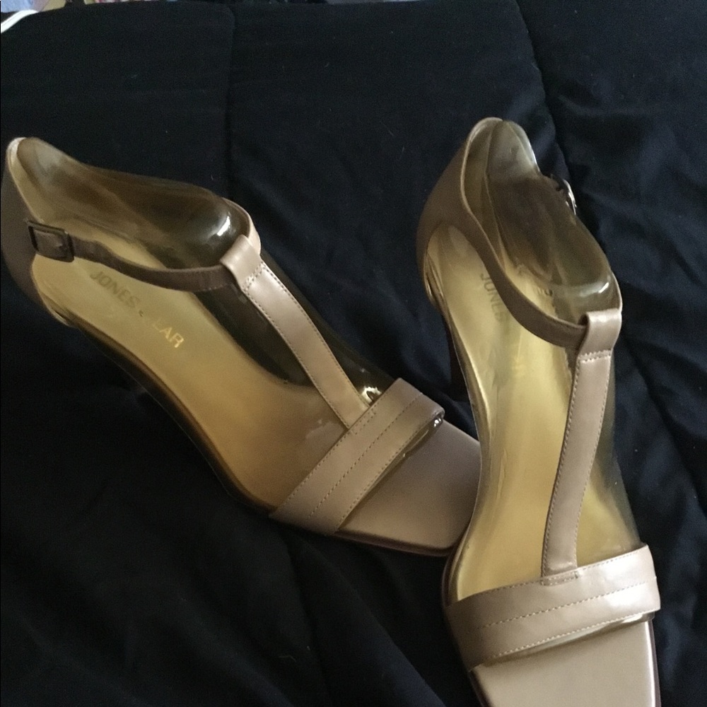 Jones Wear natural leather heels